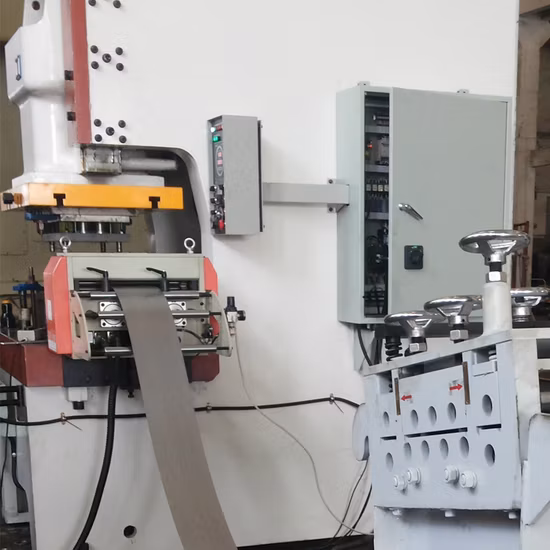 Alimentador de rolo servo Nc prensa de bobina para estampagem de peças de hardware metálico